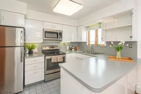 21 Westminster Pl, Garfield, NJ 07026