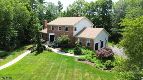 55 Gloria Dr, Allendale, NJ 07401