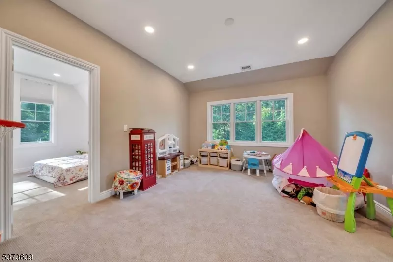 Bedroom - 1118 Pines Lake Dr, Wayne, NJ 07470 photo 7 of 10