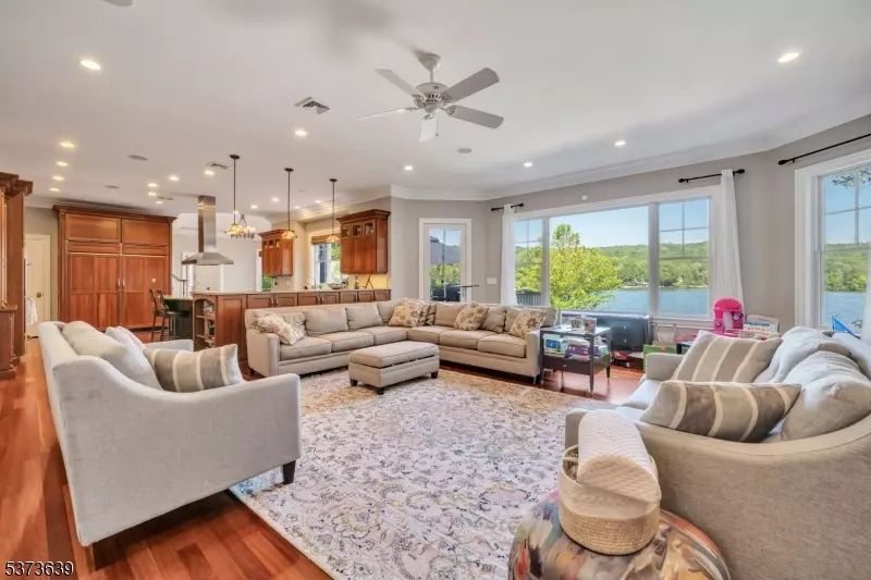 Living - 1118 Pines Lake Dr, Wayne, NJ 07470 photo 2 of 3
