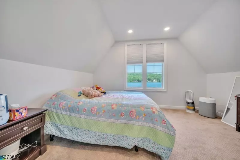 Bedroom - 1118 Pines Lake Dr, Wayne, NJ 07470 photo 8 of 10