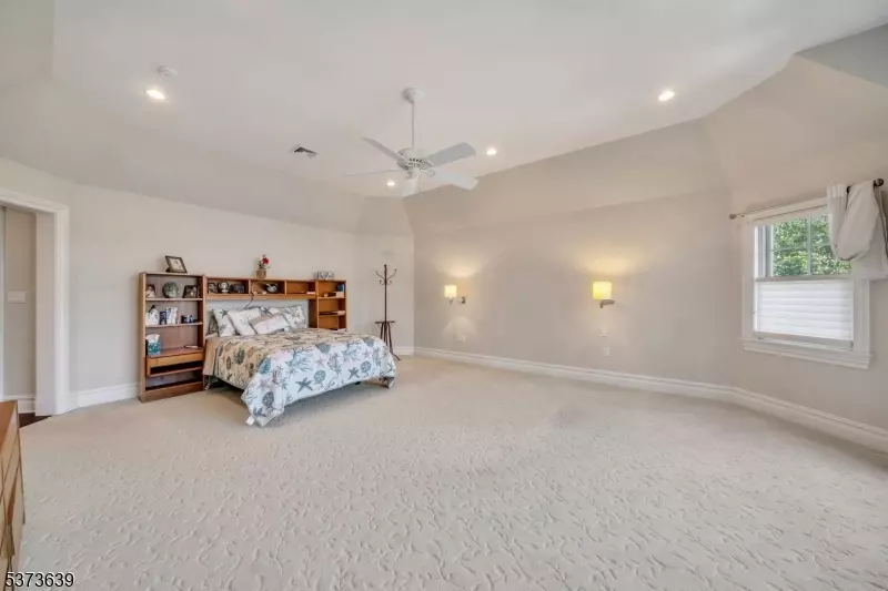 Bedroom - 1118 Pines Lake Dr, Wayne, NJ 07470 photo 3 of 10