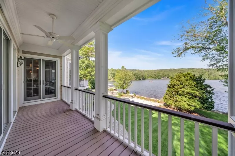 Exterior - 1118 Pines Lake Dr, Wayne, NJ 07470 photo 2 of 11