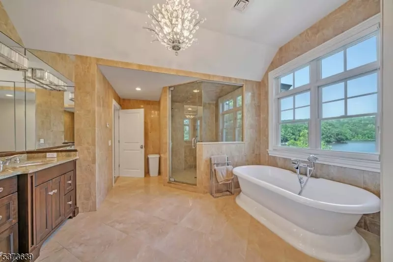 Bath - 1118 Pines Lake Dr, Wayne, NJ 07470 photo 4 of 6