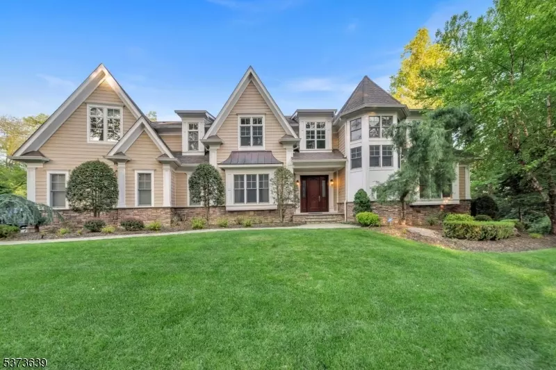 Exterior - 1118 Pines Lake Dr, Wayne, NJ 07470 photo 7 of 11