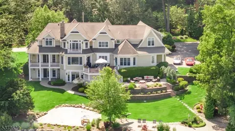 Exterior - 1118 Pines Lake Dr, Wayne, NJ 07470 photo 1 of 11