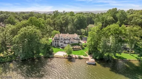 1118 Pines Lake Dr, Wayne, NJ 07470