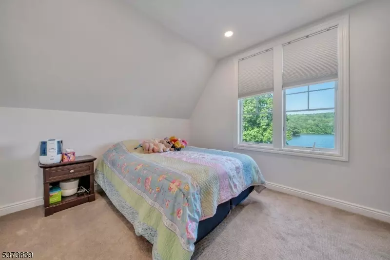 Bedroom - 1118 Pines Lake Dr, Wayne, NJ 07470 photo 9 of 10