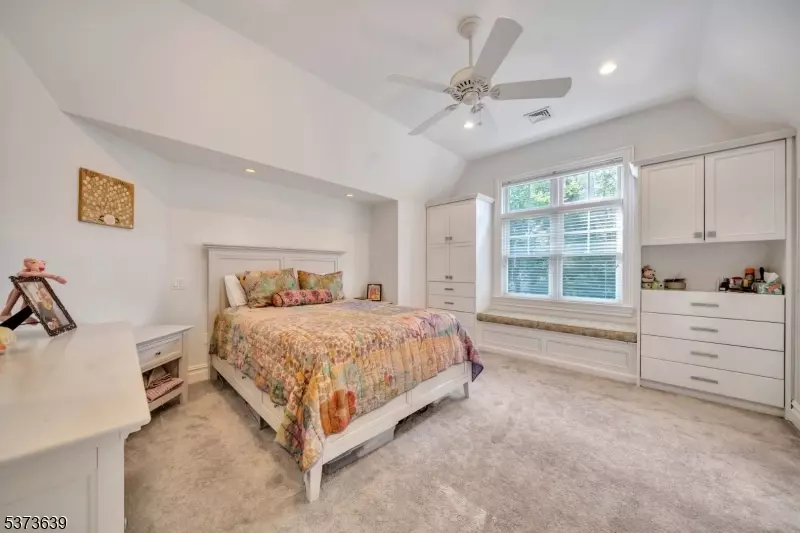 Bedroom - 1118 Pines Lake Dr, Wayne, NJ 07470 photo 6 of 10