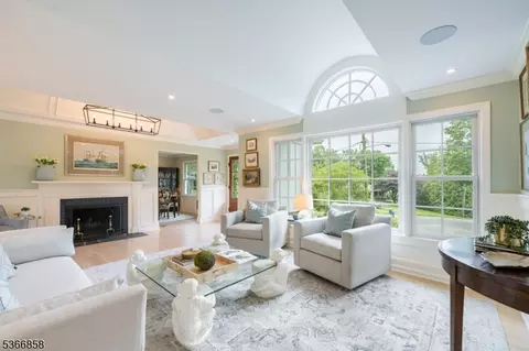 10 Harvey Ct, Summit, NJ 07901 photo 2