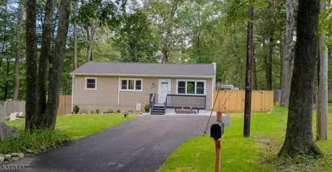 14 Mountain Top Ct, Hamburg, NJ 07419