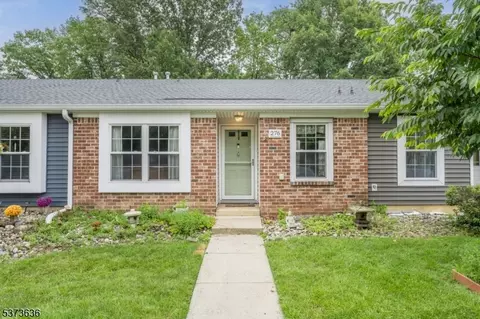 276 Constitution Cir, North Brunswick Twp, NJ 08902