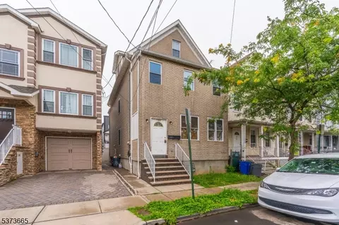 708 S Park St, Elizabeth, NJ 07201