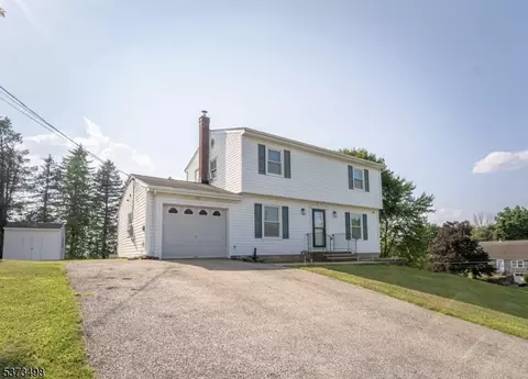 1 Hill Top Ln, Franklin, NJ 07416