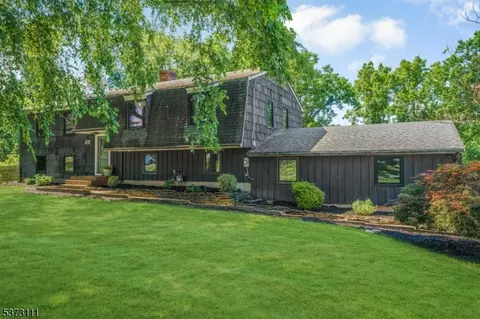 21 Old York Rd, Ringoes, NJ 08551