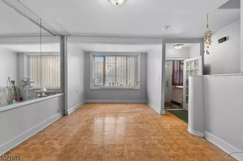 106 Clendenny Ave, Jersey City, NJ 07304
