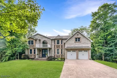 7 Soldatovic Ct, Wayne, NJ 07470