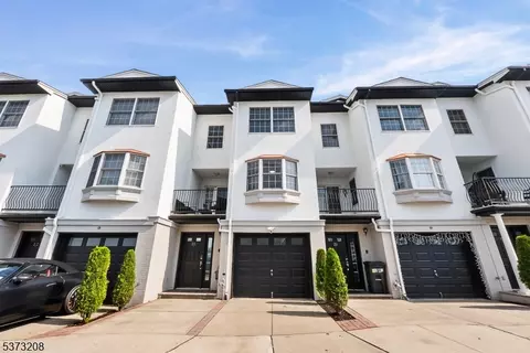 21 Harbor Front Ter, Elizabeth City, NJ 07206
