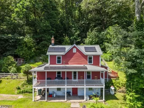24 2nd St, Glen Gardner, NJ 08826