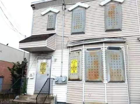 648 S 11th St, Newark, NJ 07103