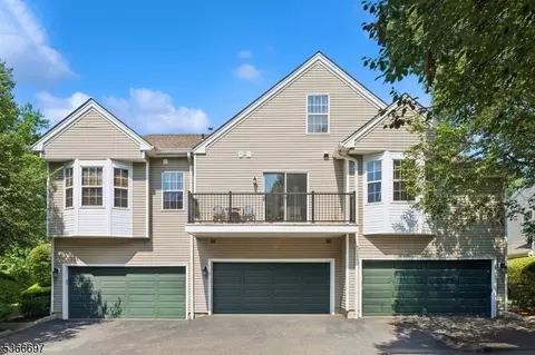 3 Oak Knoll Ln, Bedminster, NJ 07921