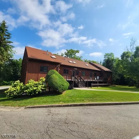 1 Snowbird Ct #5, Vernon, NJ 07462