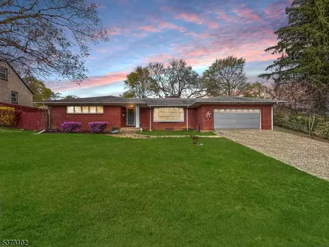 8 S Pickel Ave, Washington, NJ 07882