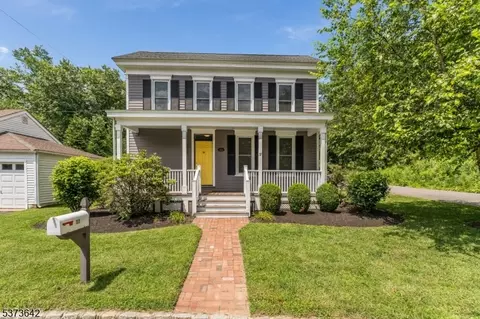 37 12th St, Frenchtown, NJ 08825
