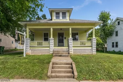 86 W Warren St, Washington, NJ 07882