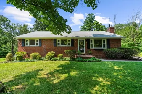 27 Greenwood Pl, Flemington, NJ 08822