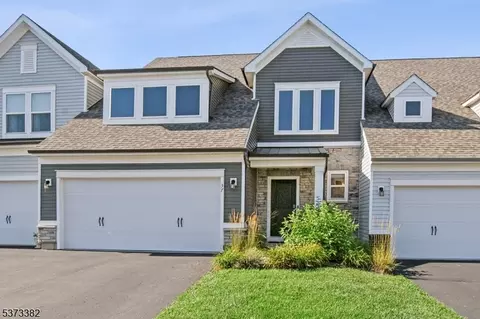 37 Doyle Dr, Florham Park, NJ 07932