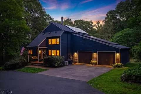 8 Camp Washington Rd, Long Valley, NJ 07853