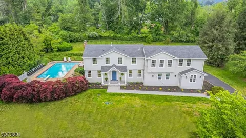 26 Brockden Dr, Mendham Twp, NJ 07945