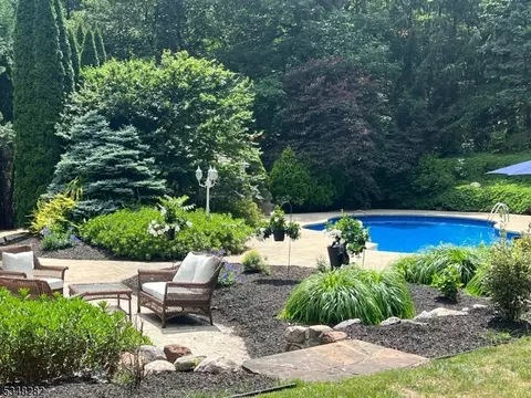 19 Marisa Ct, West Milford, NJ 07480