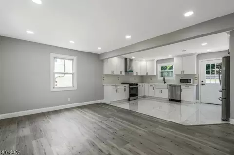 404 Edgeworth St, Middlesex, NJ 08846 photo 4