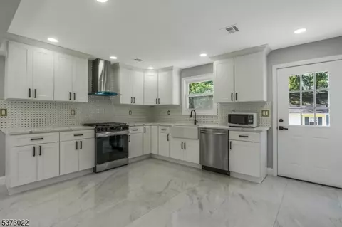 404 Edgeworth St, Middlesex, NJ 08846 photo 7