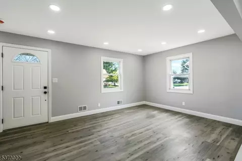 404 Edgeworth St, Middlesex, NJ 08846 photo 5