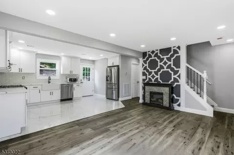 404 Edgeworth St, Middlesex, NJ 08846 photo 6