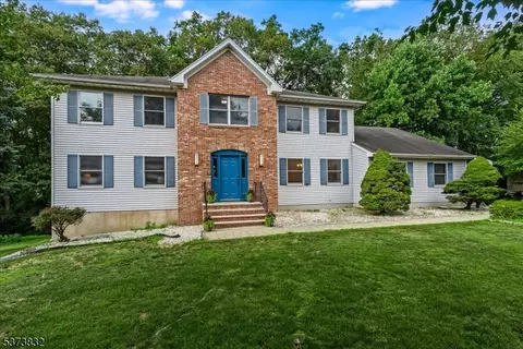 5 Park Hill Ct, Morris Plains, NJ 07950