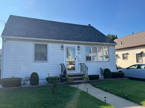 1821 Essex Ave, Linden, NJ 07036