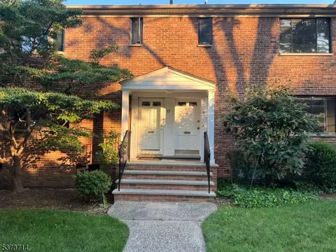 17 Troy Dr # A, Springfield, NJ 07081 photo 2