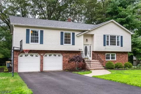 11 Cottonwood Dr, Randolph, NJ 07869