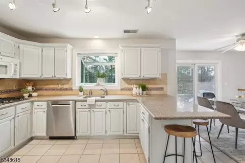 12 Baumgartner Dr, Madison, NJ 07940 photo 9