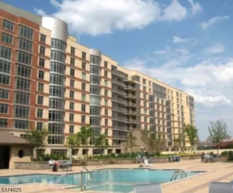 8100 River Rd #708, North Bergen, NJ 07047