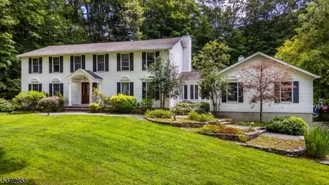 2 Higgins Dr, Vernon, NJ 07462