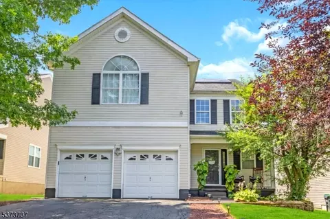 344 Hamilton Dr, Stewartsville, NJ 08886