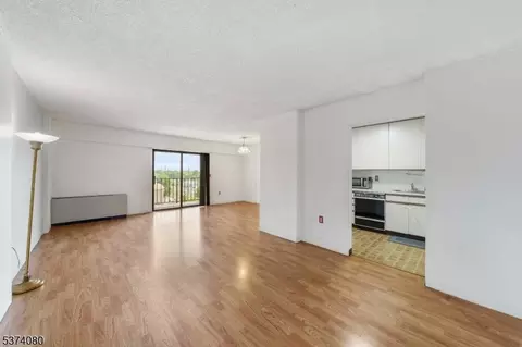 10 N Wood Ave #700, Linden, NJ 07036