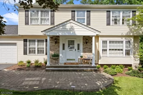 15 Phyllis Ct, Wayne, NJ 07470
