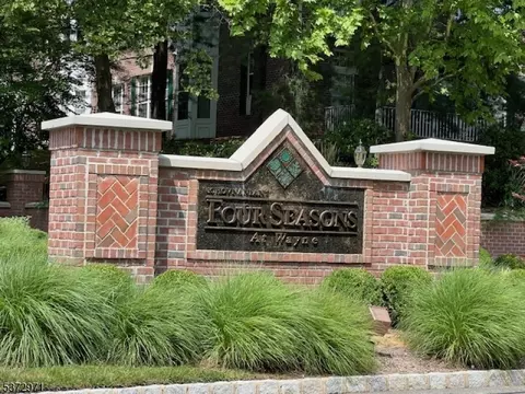 206 Four Seasons Dr #206, Wayne, NJ 07470