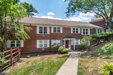 100 Pierson Miller Dr F30 #30, Pompton Lakes, NJ 07442